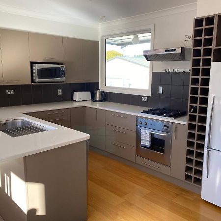 Amazing Aubrey, Walk To Bremner Bay Villa Wanaka Bagian luar foto