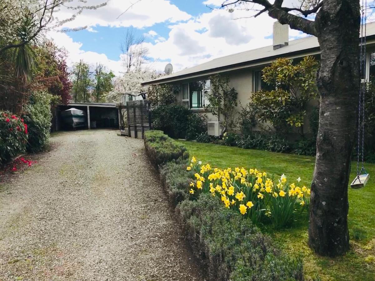 Amazing Aubrey, Walk To Bremner Bay Villa Wanaka Bagian luar foto