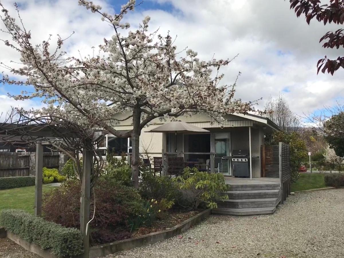 Amazing Aubrey, Walk To Bremner Bay Villa Wanaka Bagian luar foto