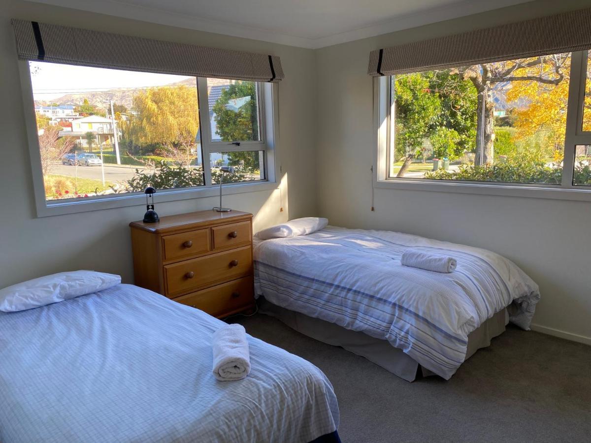 Amazing Aubrey, Walk To Bremner Bay Villa Wanaka Bagian luar foto