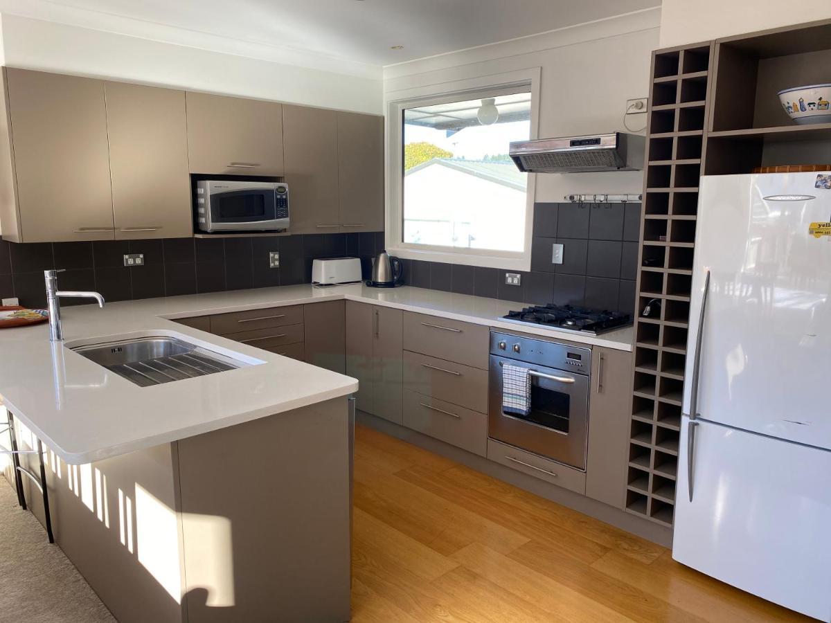 Amazing Aubrey, Walk To Bremner Bay Villa Wanaka Bagian luar foto