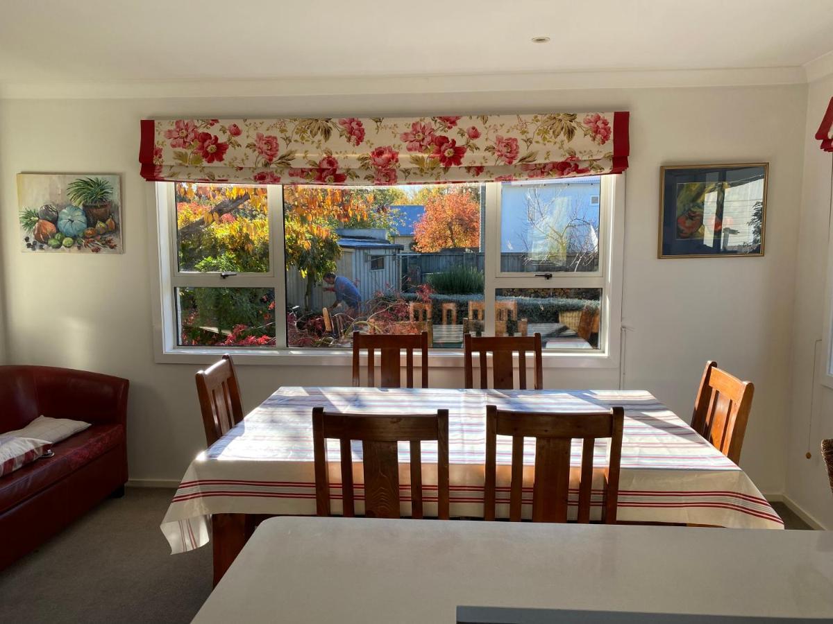 Amazing Aubrey, Walk To Bremner Bay Villa Wanaka Bagian luar foto