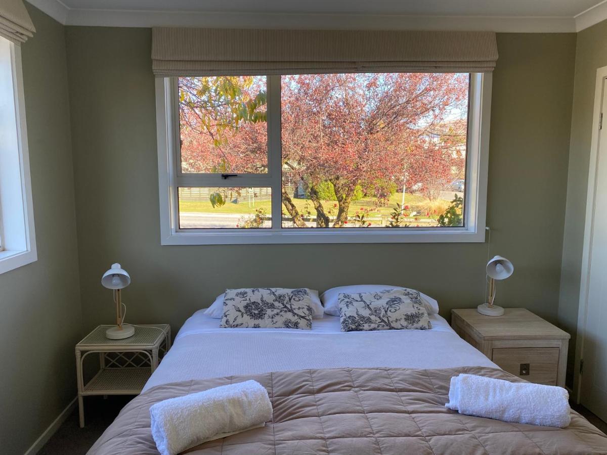 Amazing Aubrey, Walk To Bremner Bay Villa Wanaka Bagian luar foto