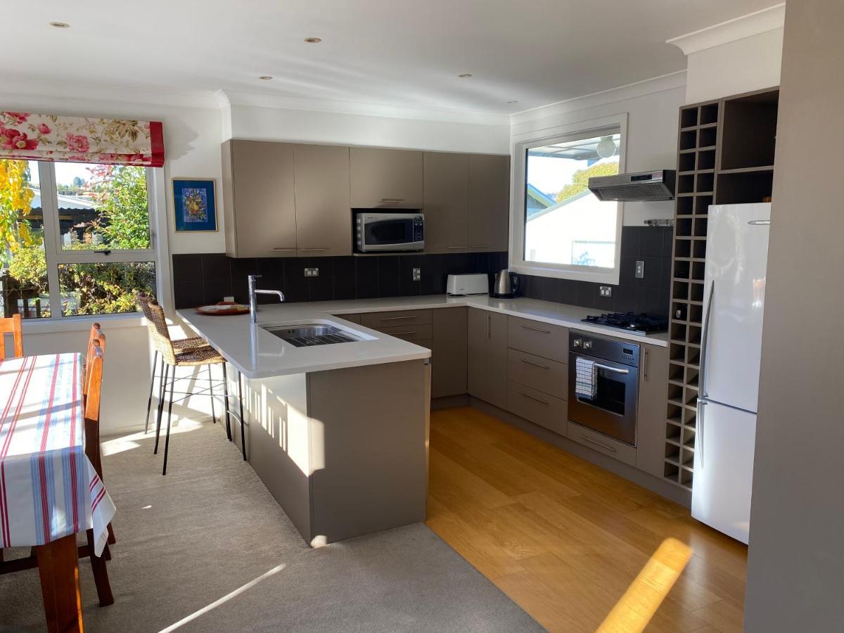 Amazing Aubrey, Walk To Bremner Bay Villa Wanaka Bagian luar foto