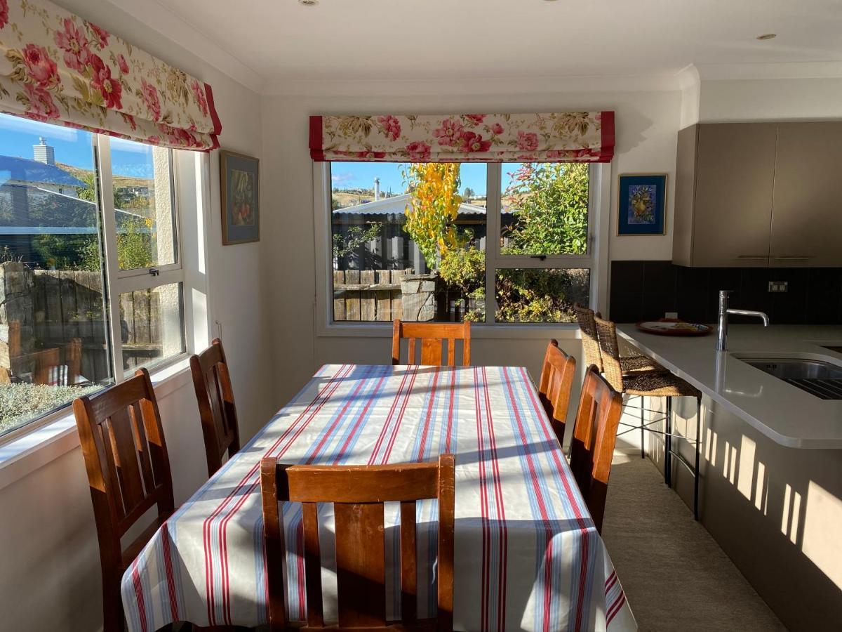 Amazing Aubrey, Walk To Bremner Bay Villa Wanaka Bagian luar foto